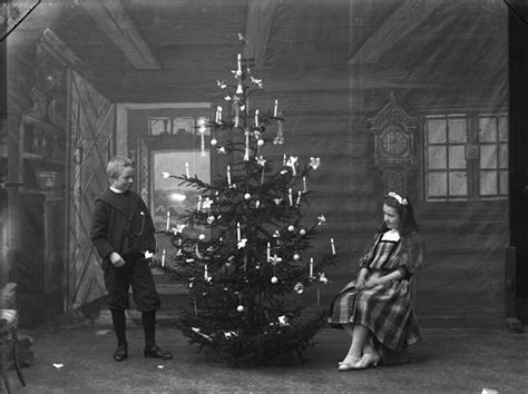 The History of Christmas Trees – How Did the Tree Come to America ...