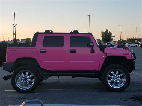 This pink Hummer H2 SUT : r/Shitty_Car_Mods