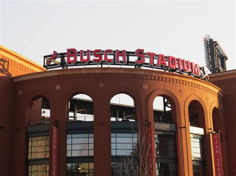 Busch Stadium tour warms up baseball fans - The Walking Tourists