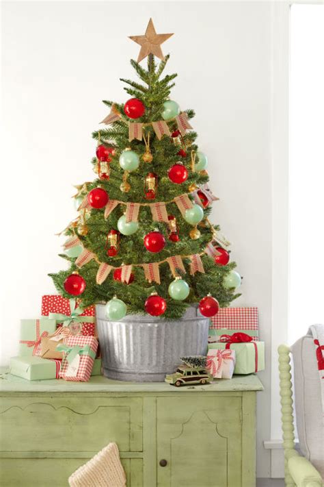 8 Adorable Mini Christmas Trees – Inspirations | Essential Home