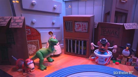 Animated "Toy Story" Window on Disneyland Main Street - Toy Story comes ...