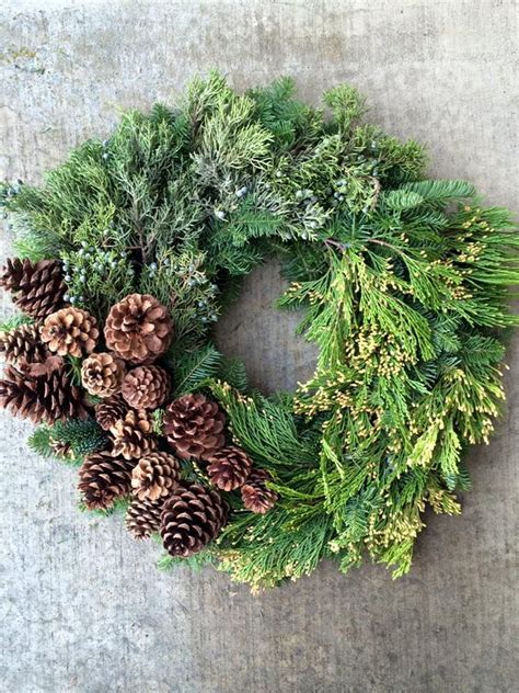 modern christmas wreath by www.sophisticatedfloral.com | Rustic ...