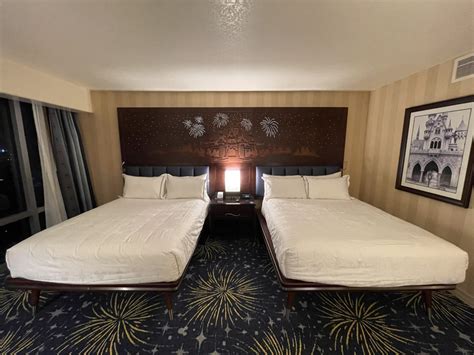 PHOTOS, VIDEO: Tour a Remodeled Premium Pool View Room at Disneyland Hotel - WDW News Today