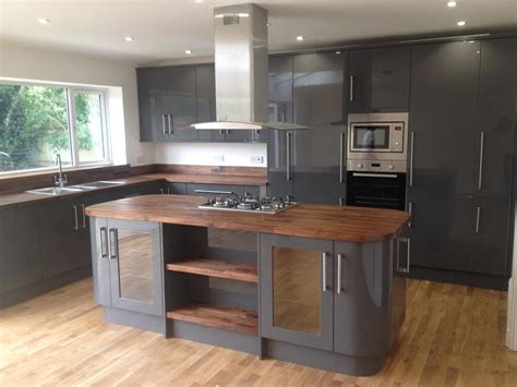 grey kitchen wooden worktop - Google Search | Dark wood kitchens, Wood worktop kitchen, Open ...