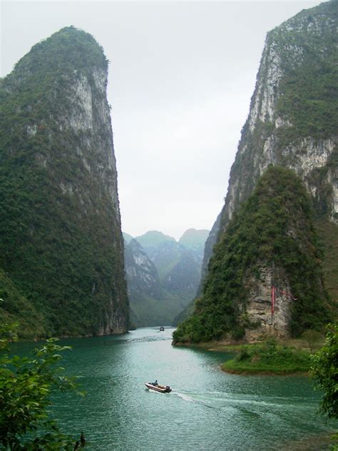 YANGTZE RIVER (Longest River in Asia)