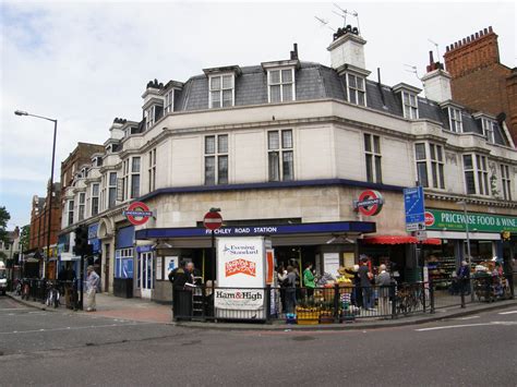 Finchley Road station - A Picture from Finchley Road to Wembley Park, Metropolitan - Tubewalker