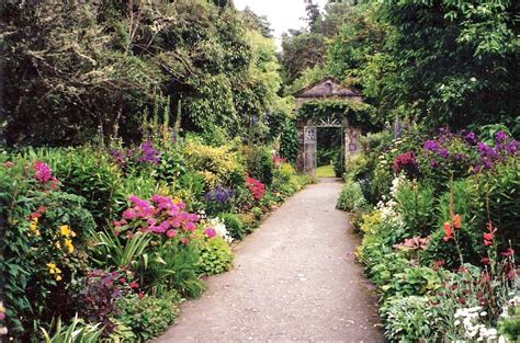 Summit Musings: Friday Fences - or Irish Garden Walls