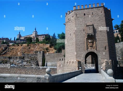 Bridge of Alcantara in Toledo, with the Alcatraz behind Stock Photo - Alamy