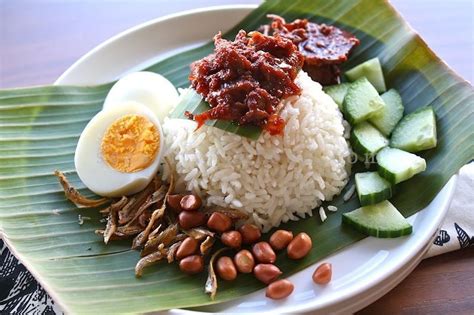 Nasi lemak with dried anchovies sambal (sambal ikan bilis) - Recipe Petitchef