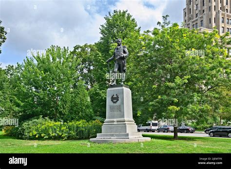 Statue of Lieutenant-Colonel John Graves Simcoe at Queen`s Park, Toronto Stock Photo - Alamy