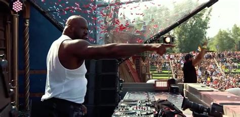 Shaquille O'Neal actuó como DJ Diesel en el prestigioso festival belga ...