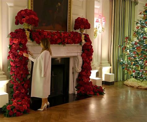 FLOTUS Melania Trump shows off the White House Christmas decorations on ...