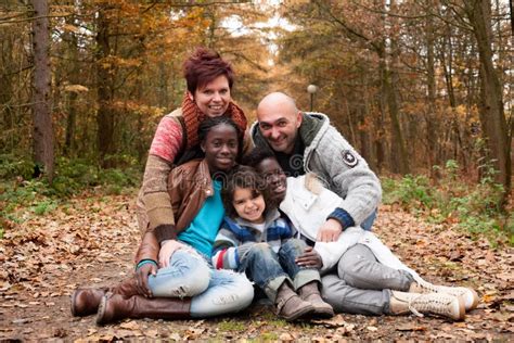 Famille multiculturelle image stock. Image du adoption - 28294525