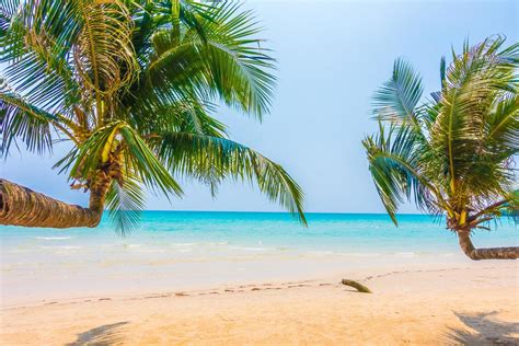 Tropical beach in Thailand 2032726 Stock Photo at Vecteezy