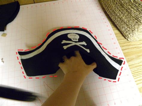 From The Hive: pirate hat tutorial