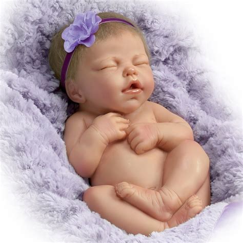 Amazon.com - Ashton-Drake Cuddle Me Lifelike Newborn Baby Doll By ...