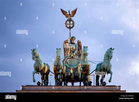 Brandenburg gate quadriga hi-res stock photography and images - Alamy