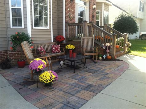 35 Simple Steps To Decorate Your Garden In Frontyard - homeridian.com | Front yard patio, Front ...