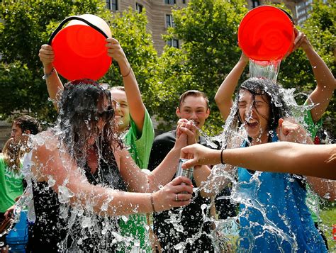 trend Ice Bucket Challenge in America | BREAKING NEWS