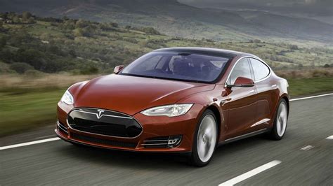 Mueren dos personas en un Tesla que circulaba sin conductor, según los primeros informes