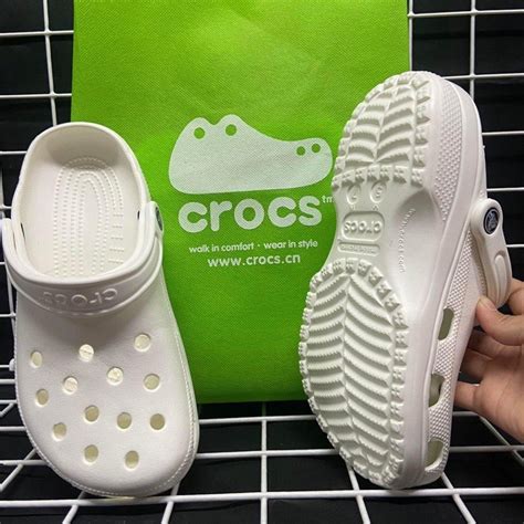 Crocs Classic Clog, Men's Fashion, Footwear, Slippers & Slides on Carousell