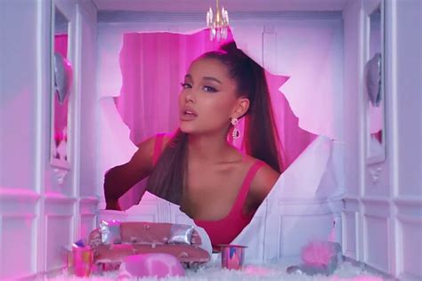 Ariana Grande Releases 2 Chainz '7 Rings' Remix