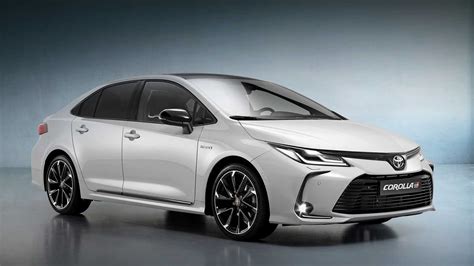 Toyota Corolla GR-Sport: visual esportivo chega ao sedã híbrido na Europa