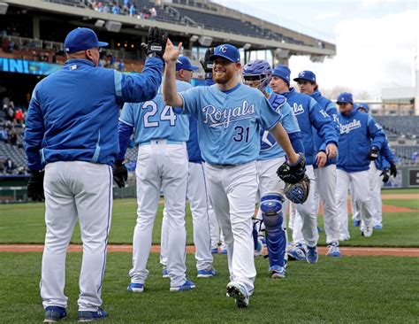 Royals' Ian Kennedy enters a select group of pitchers - oggsync.com