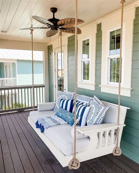 20 Farmhouse Porch Swing Ideas for an Inviting Entryway