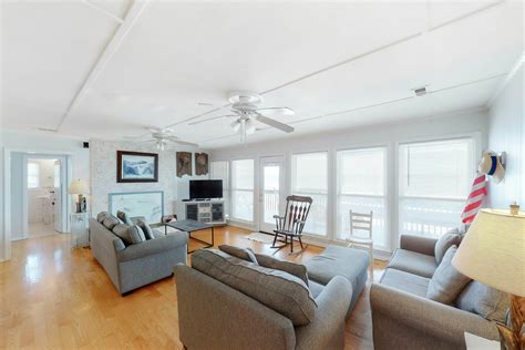 Edisto Beach, SC Vacation Rentals, Beach House, Oceanfront Rentals | Vacasa