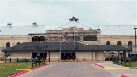 Hutchinson Correctional Center confirms 1st COVID-19 case