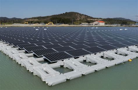 More Spark From the Sun Spurs Floating Solar Plants Across Japan ...