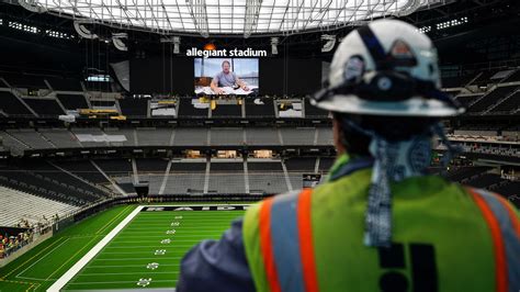 Raiders fire up video boards for the first time with a special message ...