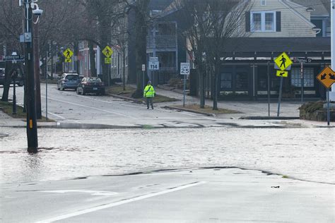 Heavy rains cause flooding, road closures in downtown Bristol | EastBayRI.com - News, Opinion ...