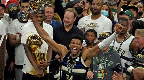 Who are NBA Finals favorites? 2023 playoff odds like Bucks, Giannis.