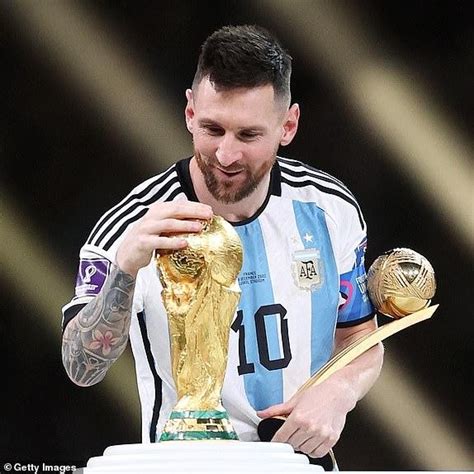 Kịch tính cuộc đua chiếc giày vàng World Cup giữa Messi và Mbappe