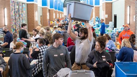 Kentucky tornadoes: In one town, many survivors are left with just the ...