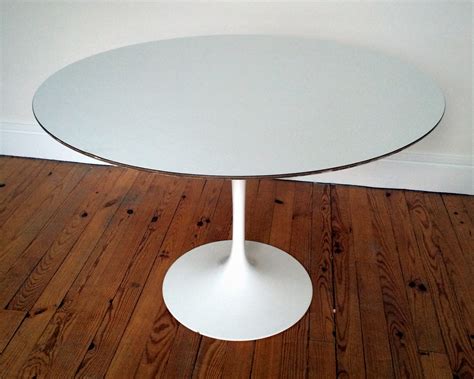 Knoll tulip table in aluminum, Eero SAARINEN - 1960s - Design Market