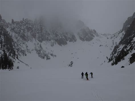 Backcountry Skiing in the Sawtooth Range – Mediocre Mountaineering