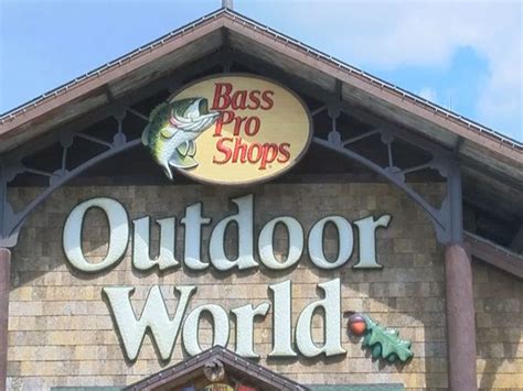 Teens jump into aquarium at Bass Pro Shops | wtsp.com