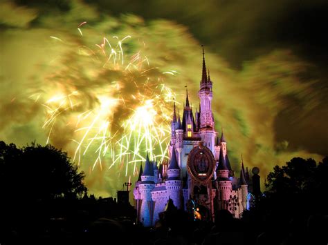 Long Exposure of Disney Fireworks Display [2592x1944] : wallpaper