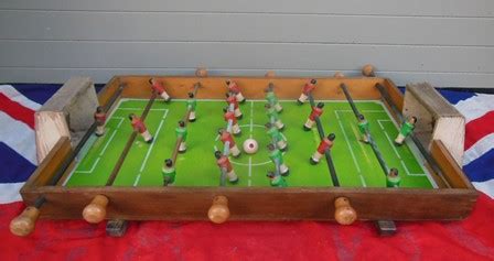 VINTAGE TABLE TOP FOOTBALL GAME