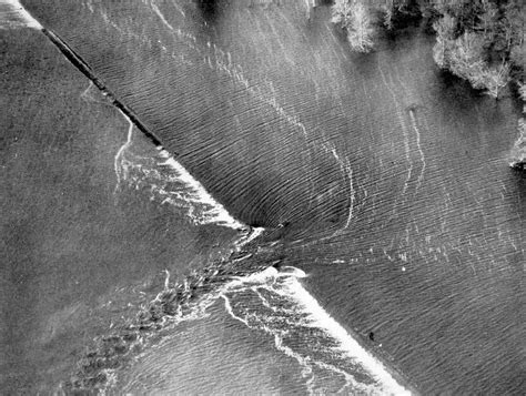 File:1927 Mississippi Flood Levee Breach.jpg - Wikipedia