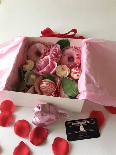 😍. Valentine’s Day desert box gift ideas! | Valentines snacks ...