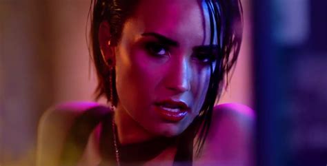 Demi Lovato Releases Sexy ‘Cool For the Summer’ Music Video – Watch Now ...