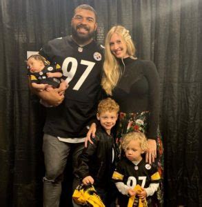 Cameron Heyward with wife and kids | Celebrities InfoSeeMedia