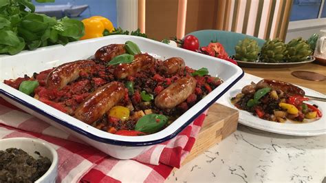 Phil Vickery's 15-minute sausage traybake | This Morning