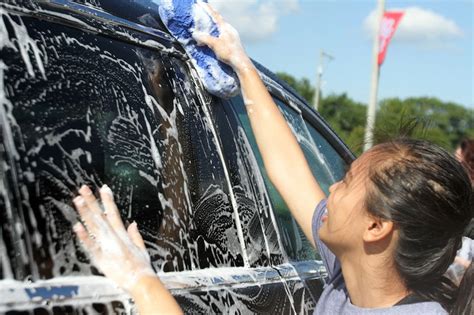 News ad advising to use dawn dish soap to wash car. : Detailing