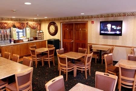 Country Inn & Suites Breakfast Area / Waterloo, Iowa | Country inn ...