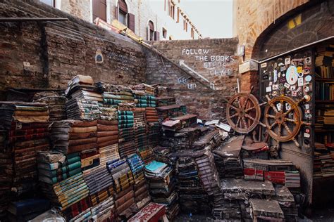 Libreria Acqua Alta: 10 Photos of Venice's Must-See Bookshop — Girl ...